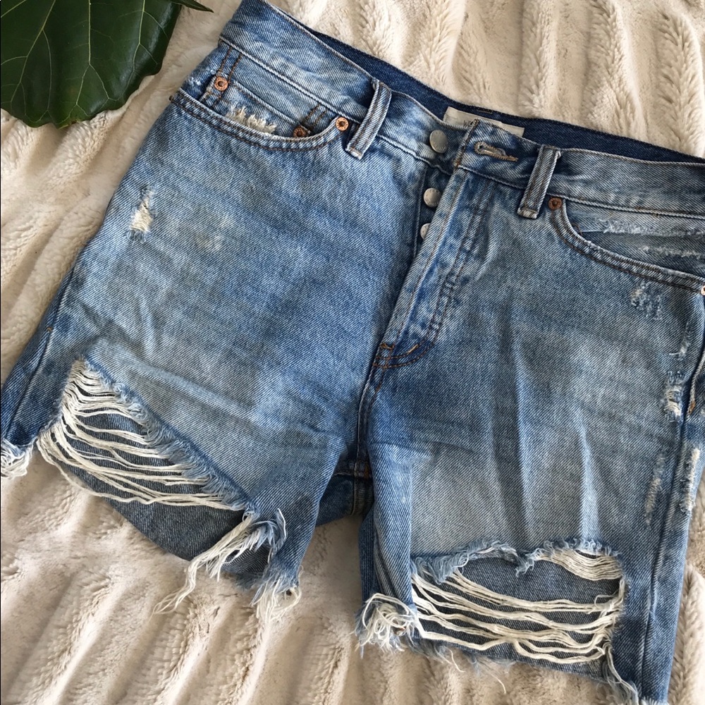 FreePeople distressed jean short 🦋